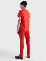 Laden Sie das Bild in den Galerie-Viewer, T-Shirt logo poitrine Tommy Hilfiger rouge en coton bio | Georgespaul
