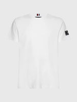 Charger l&#39;image dans la galerie, T-Shirt écusson Tommy Hilfiger blanc pour homme | Georgespaul
