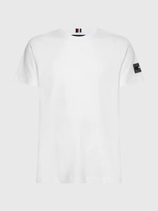 T-Shirt écusson Tommy Hilfiger blanc pour homme | Georgespaul