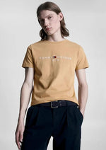 Charger l&#39;image dans la galerie, T-Shirt logo poitrine Tommy Hilfiger beige pour homme I Georgespaul
