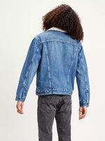 Laden Sie das Bild in den Galerie-Viewer, Blaue Levi&#39;s® Jeansjacke mit Sherpa-Futter
