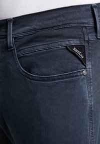 Marineblaue Replay-Slim-Jeans